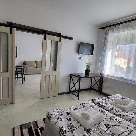 Relax Apartments Sarvar A1 Exterior photo
